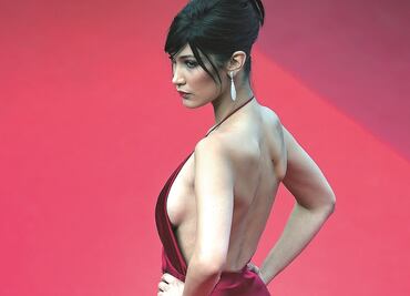 Bella Hadid luce 'bikini body' en un paraíso de agua cristalina