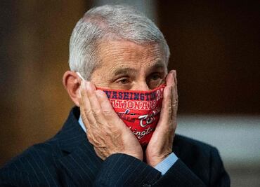 Fauci, optimista ante posibilidad que ómicron llegue a su pico en febrero