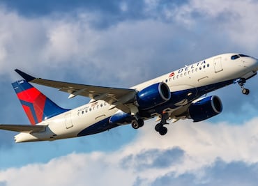 ¿Cuánto cobra Delta por el equipaje documentado? Estas son sus tarifas actualizadas