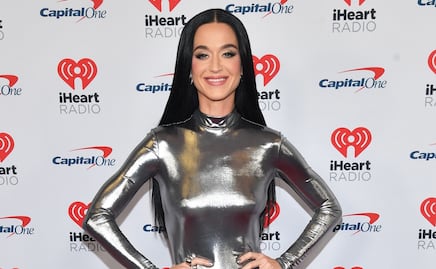 Katy Perry presume cuerpazo con top transparente y desata reacciones