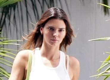 Kendall Jenner presume 'abs de impacto' con crop top en California