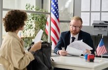 Nuevo examen de ciudadanía estadounidense 2025: preguntas, cambios y requisitos del USCIS
