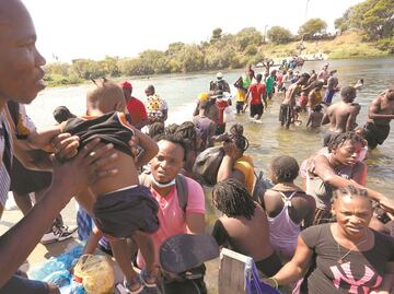 Ser negro y latino, doble "obstáculo" para cientos de migrantes en EU