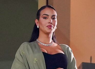 Georgina Rodríguez apoya a Cristiano Ronaldo desde gradas con lujosas joyas