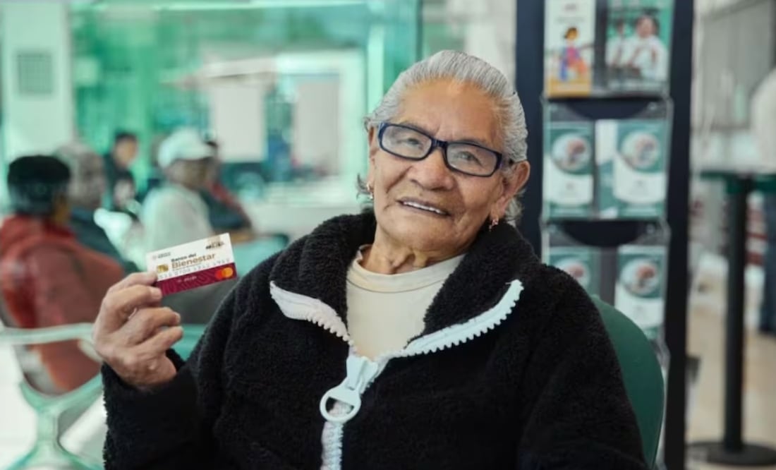 Pensión Bienestar. Estos adultos mayores recibirán pago de 6 mil 200 pesos entre el 19 y el 23 de mayo. Foto: Banco del Bienestar