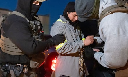 Golpe judicial a Trump: juez libera a cientos de inmigrantes detenidos ilegalmente en Illinois