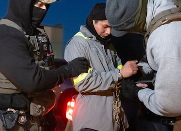 Golpe judicial a Trump: juez libera a cientos de inmigrantes detenidos ilegalmente en Illinois