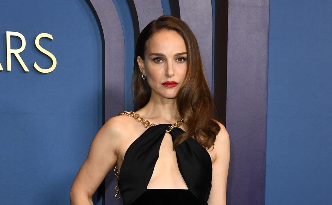 Natalie Portman luce radiante con vestido ‘de la venganza’ de escote abierto en los Governors Awards. Foto: AFP