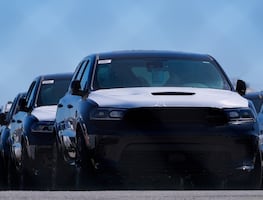 Fabricantes de autos reportan ventas récord antes de que entren en vigor aranceles de Trump