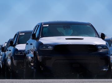 Fabricantes de autos reportan ventas récord antes de que entren en vigor aranceles de Trump