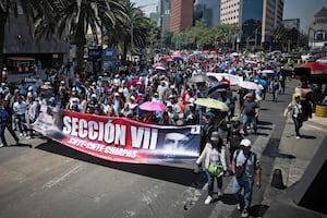 Tercer día de caos: La CNTE intensifica protestas en el Zócalo este viernes; vialidades y estaciones de Metrobús afectadas