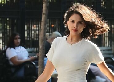 Eiza González impacta con figura y vestido ceñido en Manhattan