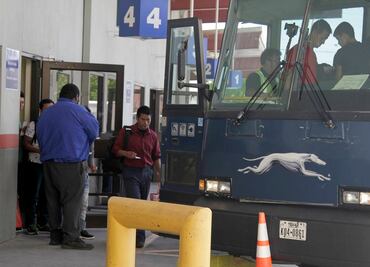 ¿Cómo pedir la indemnización por redadas contra migrantes en autobuses en EU?