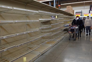Video. Compras de pánico en Texas: escasean el agua y la comida