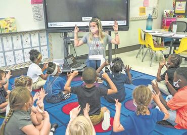 Escuela suspende 36 veces a niña en Florida por no usar cubrebocas