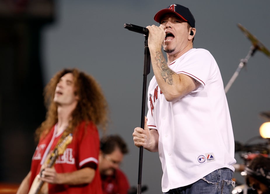 El cantante Steve Harwell, fundador de la popular banda de música Smash Mouth, murió este lunes a los 56 años. (AP Photo/Matt Sayles, File)
