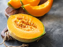 Canadá vincula cinco muertes a salmonella causada por melones de México