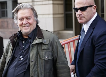 Steve Bannon, detenido por defraudar a donantes para el muro de Trump