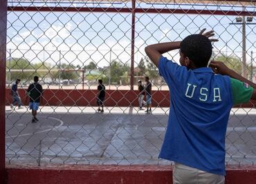 Florida. Protestan por reapertura de centro de detención de niños migrantes