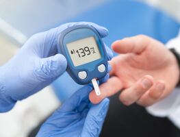 ¿Tienes diabetes? Lo que debes saber sobre viajar con medicamentos y suministros a Estados Unidos