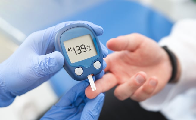 ¿Tienes diabetes? Lo que debes saber sobre viajar con medicamentos y suministros a Estados Unidos