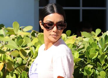 Kim Kardashian luce curvas de impacto por las calles de Miami