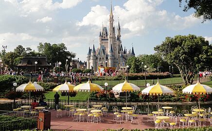 Visitante de Disneyland 'bajó' casi 70 kilos por caminar en el parque