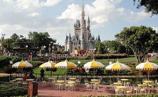 Visitante de Disneyland 'bajó' casi 70 kilos por caminar en el parque