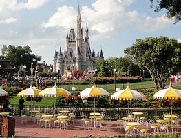 Visitante de Disneyland 'bajó' casi 70 kilos por caminar en el parque