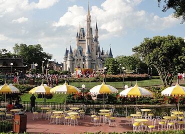 Visitante de Disneyland 'bajó' casi 70 kilos por caminar en el parque