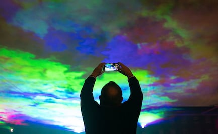 Tormenta geomagnética provoca auroras boreales más brillantes y visibles en EU