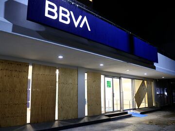 Banqueros alistan "Plan Billetes" para afectados por huracán Otis en Acapulco