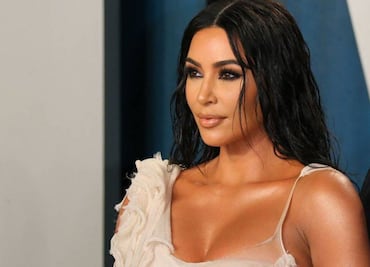 Kim Kardashian sorprende con nueva silueta al posar en bralette y minifalda en sesión