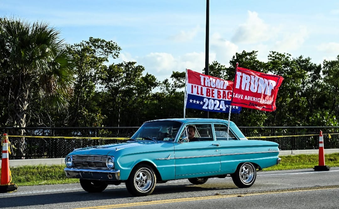 Seguidores de Trump se manifiestan en apoyo en Mar-a-lago. AFP