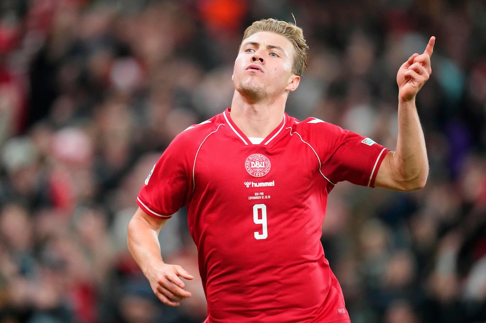 Rasmus marca y hace el 'SIIIUUUHHH' de CR7: el momento que encendió Portugal vs. Dinamarca . (Photo by Liselotte Sabroe / Ritzau Scanpix / AFP) / Denmark OUT