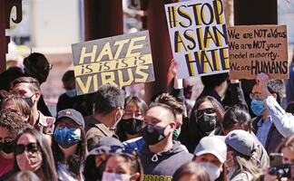 Hombre asiático recibe brutal golpiza mientras comía en California