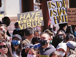 Hombre asiático recibe brutal golpiza mientras comía en California