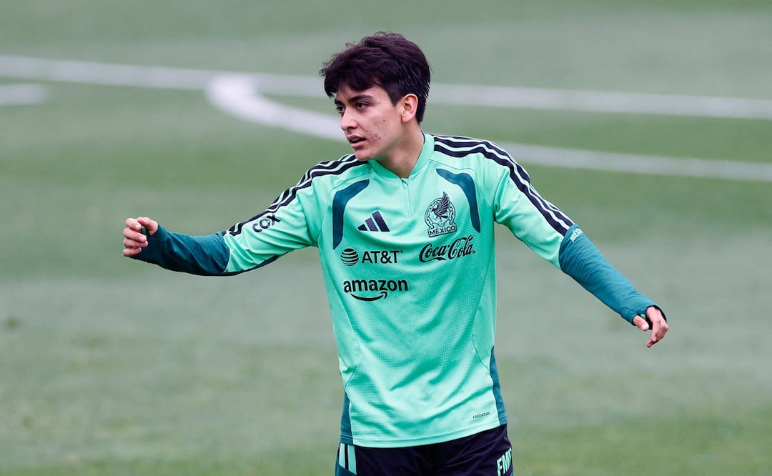¿Quién es Gilberto Mora? El mexicano de 17 años que hace historia en el Mundial 2026. Foto: (Photo by Rodrigo Oropeza / AFP)