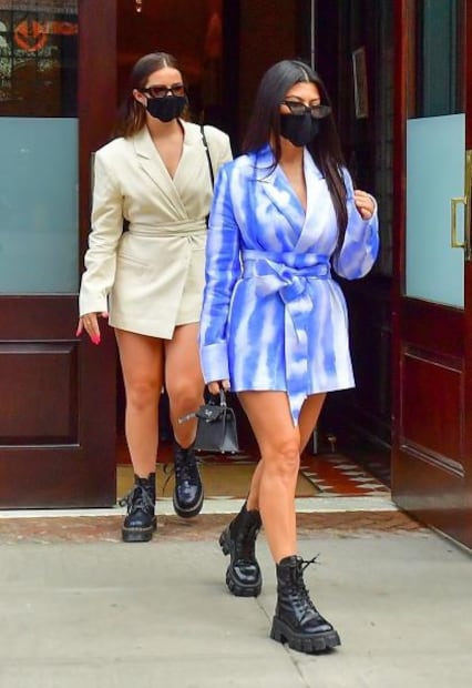 Kourtney Kardashian y su amiga arrasan con tendencia 'sin pantalón'