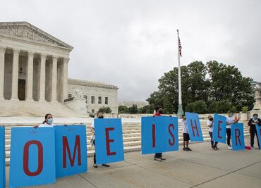 Juez falla a favor de DACA; dreamers podrán solicitar sus renovaciones