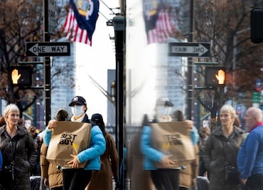 Ciudad de Nueva York lucha por maneterse abierta ante repunte de covid