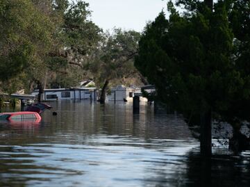 Huracán Ian. Hijo salvó a su madre en silla de ruedas que quedó atrapada en su casa
