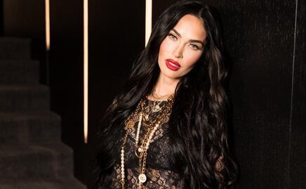 Megan Fox deja a la vista su lencería con falda transparente de impacto