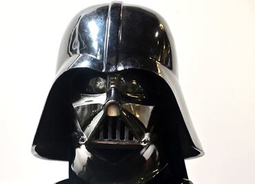 Subastarán casco de Darth Vader y otros 'tesoros' de Hollywood