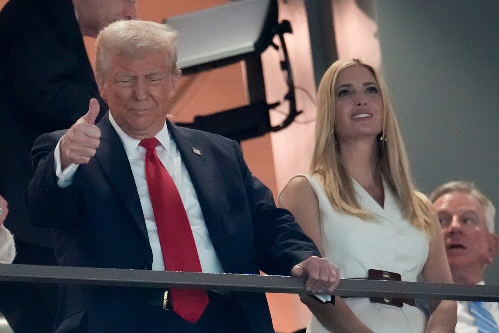 El look de lujo con el que Ivanka Trump se robó las miradas en el Super Bowl 2025. Foto: AP