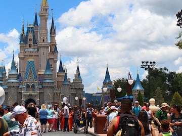 Mujer pide que Disney World prohíba la entrada a millennials y se vuelve viral