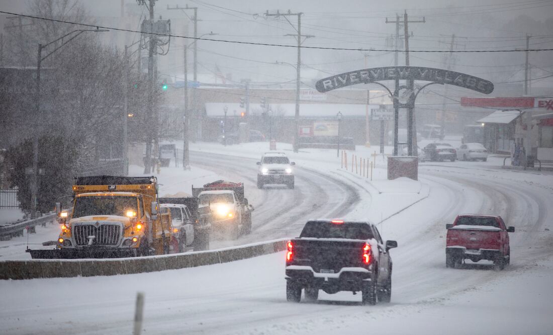 Más de 1,500 accidentes en Virginia y Carolina del Norte por tormenta invernal. (Kendall Warner/The Virginian-Pilot vía AP)