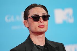 Anabel Hernández acusa a Peso Pluma de ser “instrumento para la narcopropaganda”