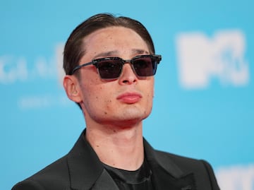 Anabel Hernández acusa a Peso Pluma de ser “instrumento para la narcopropaganda”