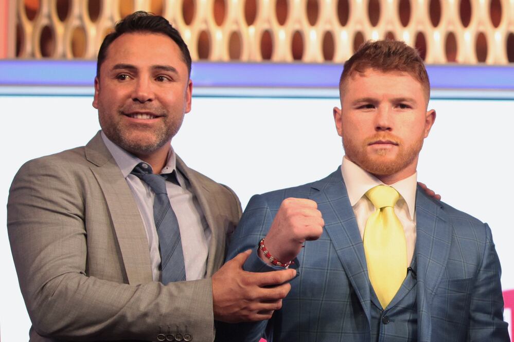 Óscar de la Hoya al ataque contra Canelo Álvarez; lo compara con Kim Kardashian y dice que “No tiene personalidad”. Foto: EFE